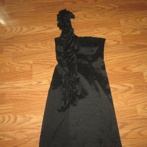 Snap Sz S One shoulder flowers black dress